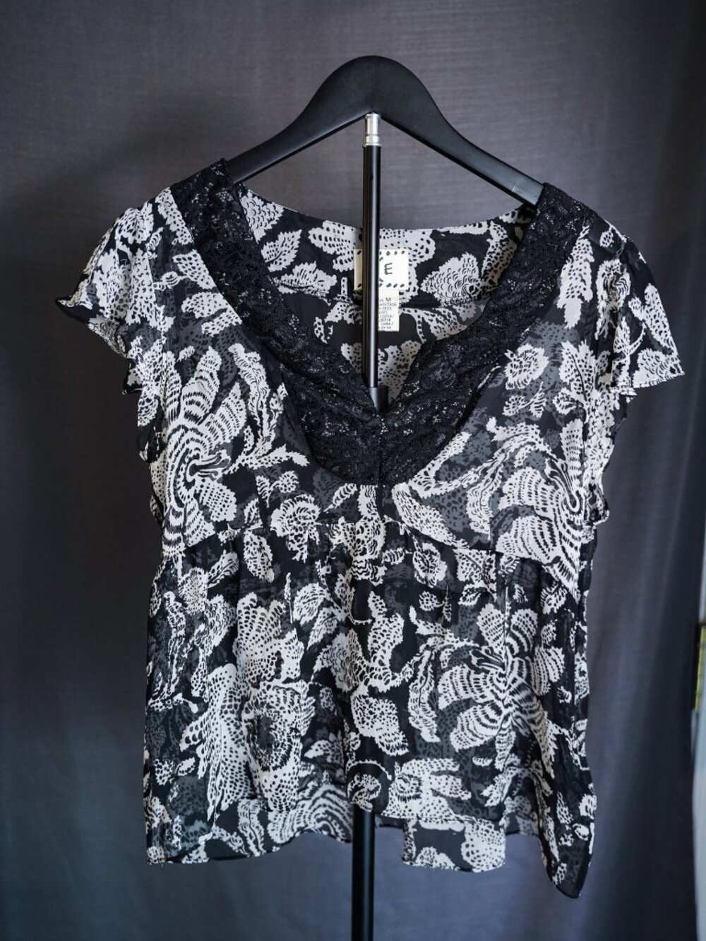 ICE Women’s Blouse Size Medium Black White Silk Floral Lace Trim Side Zip